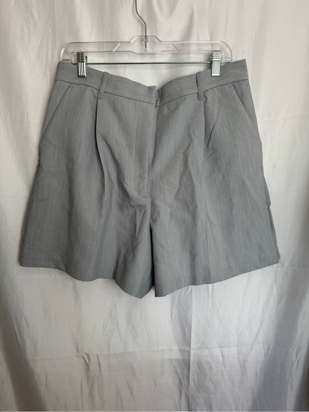 Abercrombie & Fitch Light Gray Tailored Women's Shorts Size Large